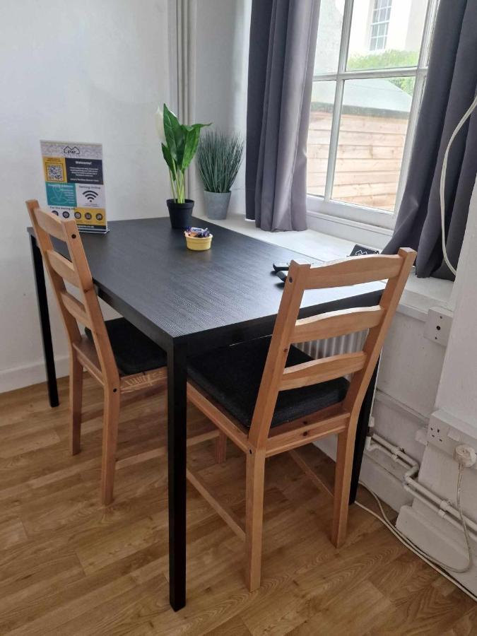 Apartment, Private Parking, Walk To Centre, Uni And Hospital, Long Prices Apartment *