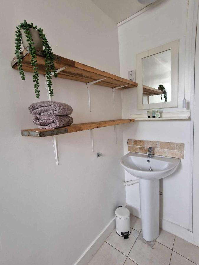Apartment Apartment, Private Parking, Walk To Centre, Uni And Hospital, Long Prices *
