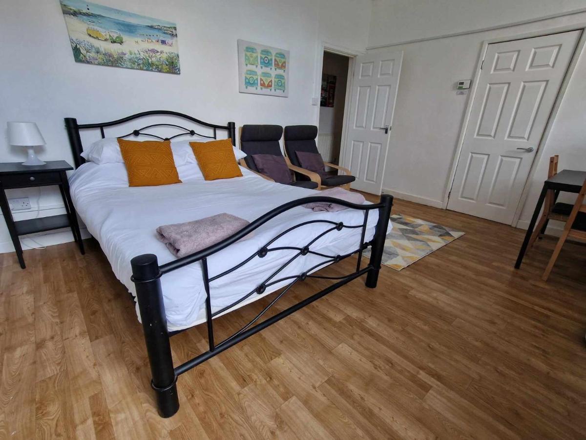 Apartment, Private Parking, Walk To Centre, Uni And Hospital, Long Prices *